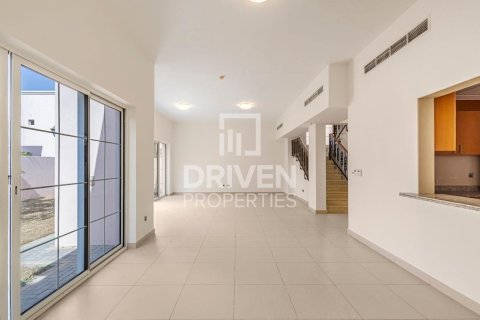 Villa de 4 dormitorios en Nadd Al Sheba, UAE No. 223330 8