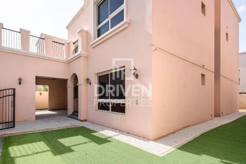 Villa de 4 dormitorios en Nadd Al Sheba, UAE No. 223330 4