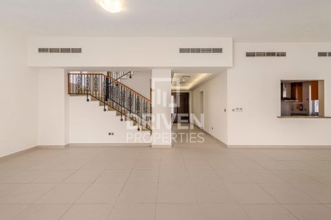 Villa de 4 dormitorios en Nadd Al Sheba, UAE No. 223330 7