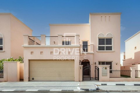 Villa de 4 dormitorios en Nadd Al Sheba, UAE No. 223330