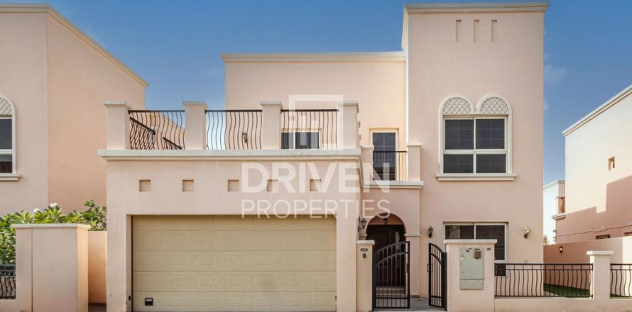 Villa de 4 dormitorios en Nadd Al Sheba, UAE No. 223330