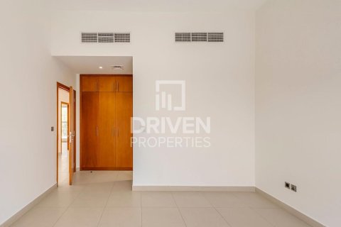 Villa de 4 dormitorios en Nadd Al Sheba, UAE No. 223330 12