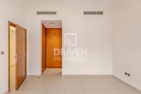 Villa de 4 dormitorios en Nadd Al Sheba, UAE No. 223330 10