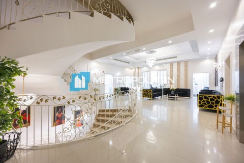 12 bedrooms Commercial Villa in Khalifa City, UAE No. 146493 3