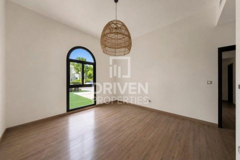 Villa de 4 dormitorios en Al Salam, UAE No. 223179 8