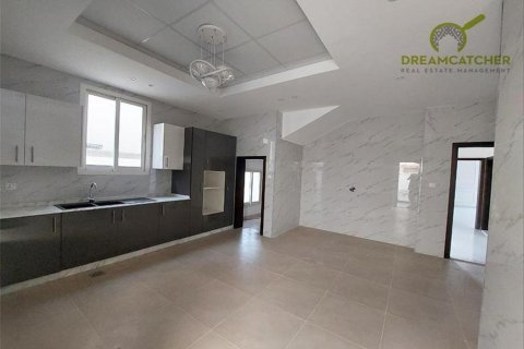 5 bedrooms Villa in Al Yasmeen, UAE No. 34163 13