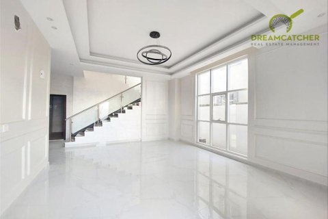5 bedrooms Villa in Al Yasmeen, UAE No. 34163 4