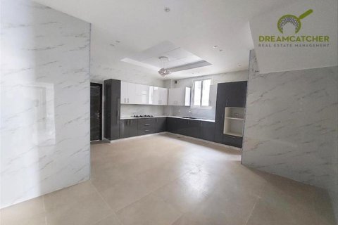 5 bedrooms Villa in Al Yasmeen, UAE No. 34163 3