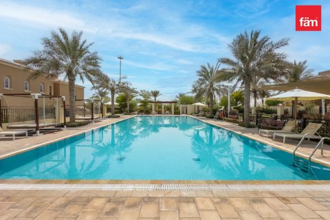 Villa de 2 dormitorios en Dubai, UAE No. 215600 3