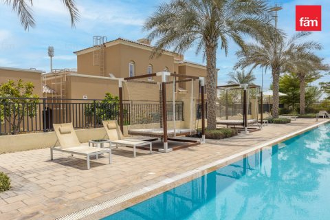 Villa de 2 dormitorios en Dubai, UAE No. 215600 25