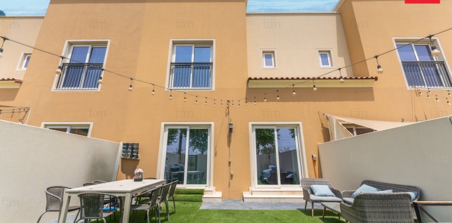 Villa de 2 dormitorios en Dubai, UAE No. 215600