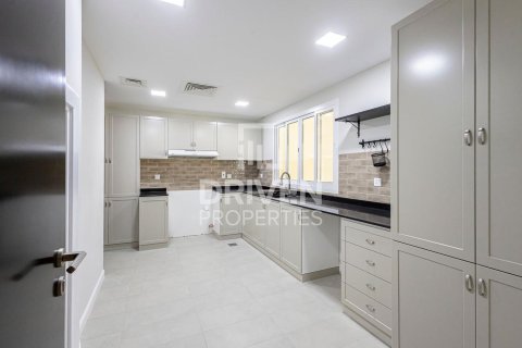 Villa de 4 dormitorios en Al Barsha 1, UAE No. 223344 21