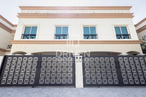 Villa de 4 dormitorios en Al Barsha 1, UAE No. 223344 18