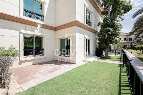 Villa de 4 dormitorios en Al Barsha 1, UAE No. 223344 17