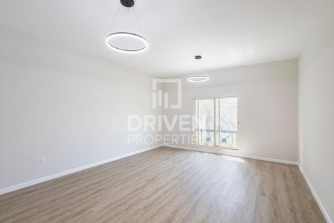 Villa de 4 dormitorios en Al Barsha 1, UAE No. 223344 14
