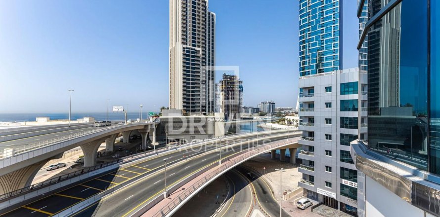 Apartment de 3 dormitorios en KG Tower, UAE No. 202624