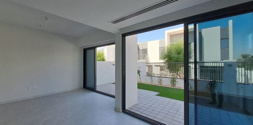 4 bedrooms Townhouse in Dubai, UAE No. 213369