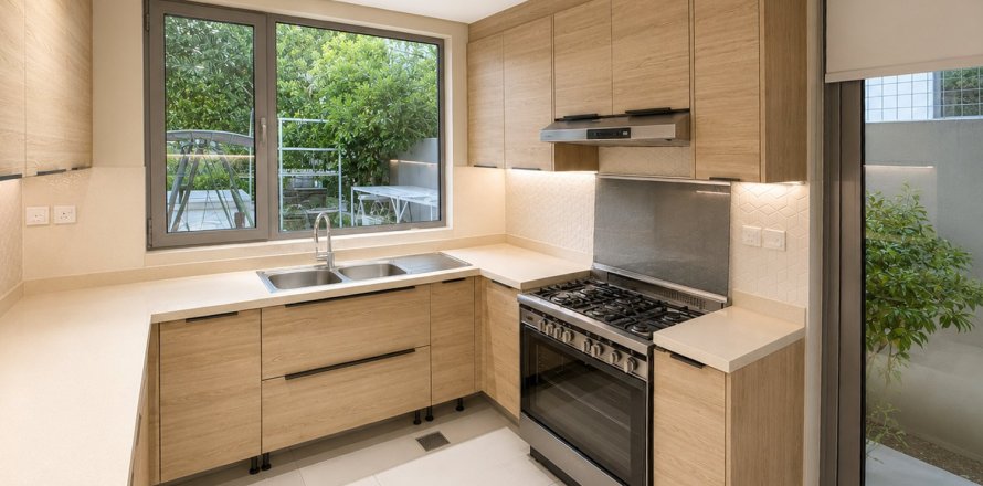 Villa de 3 dormitorios en Muwaileh Commercial, UAE No. 215287