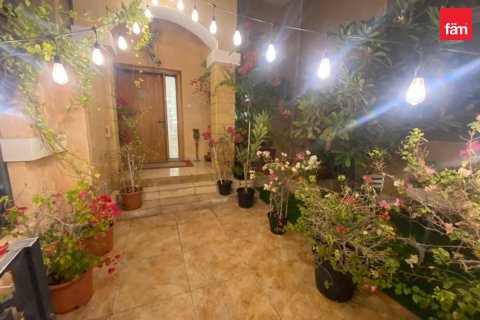 4 bedrooms Villa in Dubai, UAE No. 167782