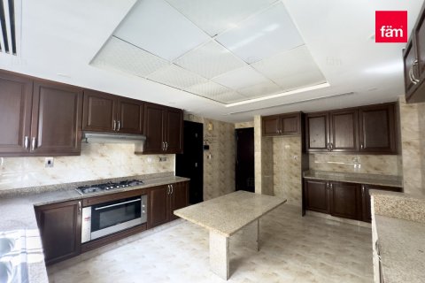 4 bedrooms Villa in Dubai, UAE No. 215995 3