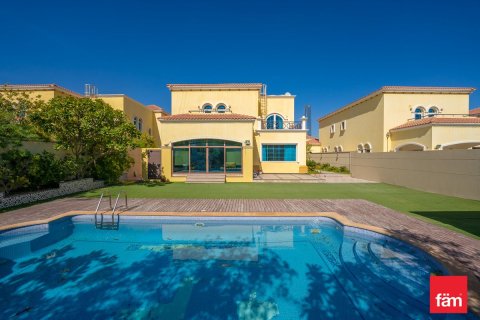 Villa de 4 chambres à Dubai, UAE No. 215995