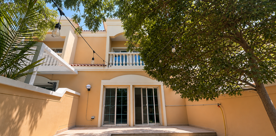 2 bedrooms Townhouse in Jumeirah Village Triangle, UAE No. 212997