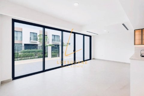 3 bedrooms Villa in Dubai, UAE No. 220985 3