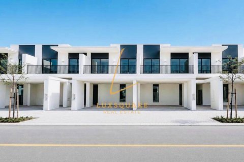 3 bedrooms Villa in Dubai, UAE No. 220985