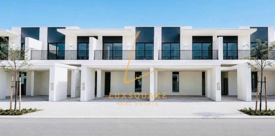 3 bedrooms Villa in Dubai, UAE No. 220985