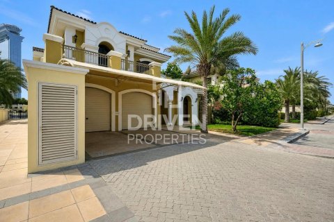 Villa de 4 dormitorios en Garden Homes, UAE No. 214564