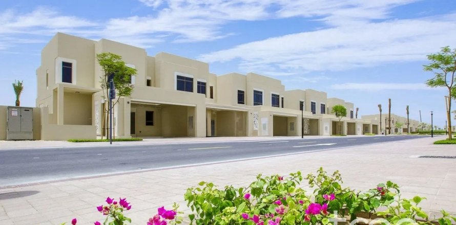 Townhouse de 3 dormitorios en Town Square, UAE No. 206216
