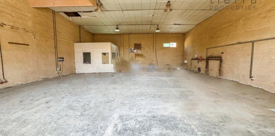 Warehouse de 557.4m² en Al Quoz, UAE No. 38888