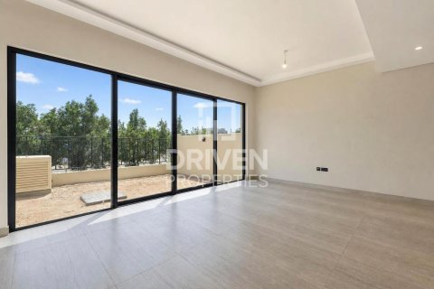 Townhouse de 4 dormitorios en Damac Lagoons, UAE No. 215038 7