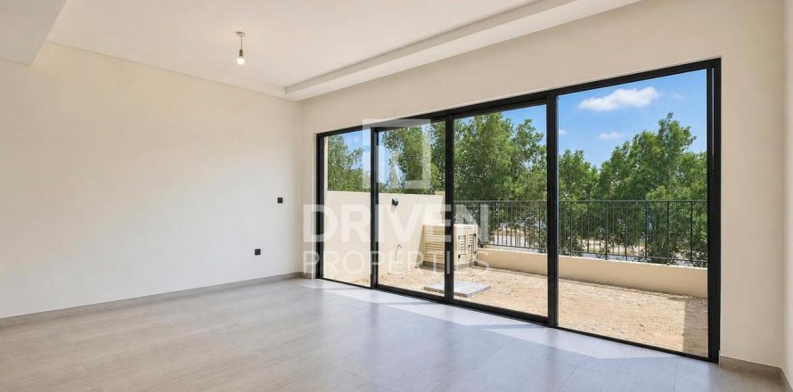 Townhouse de 4 dormitorios en Damac Lagoons, UAE No. 215038