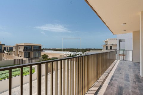 5 bedrooms Villa in Abu Dhabi, UAE No. 211127 3