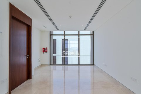 5 bedrooms Villa in Abu Dhabi, UAE No. 211127 17