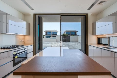 5 bedrooms Villa in Abu Dhabi, UAE No. 211127 7