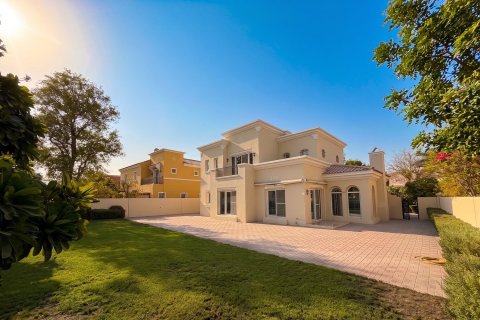 Villa de 4 dormitorios en Arabian Ranches, UAE No. 215396 3