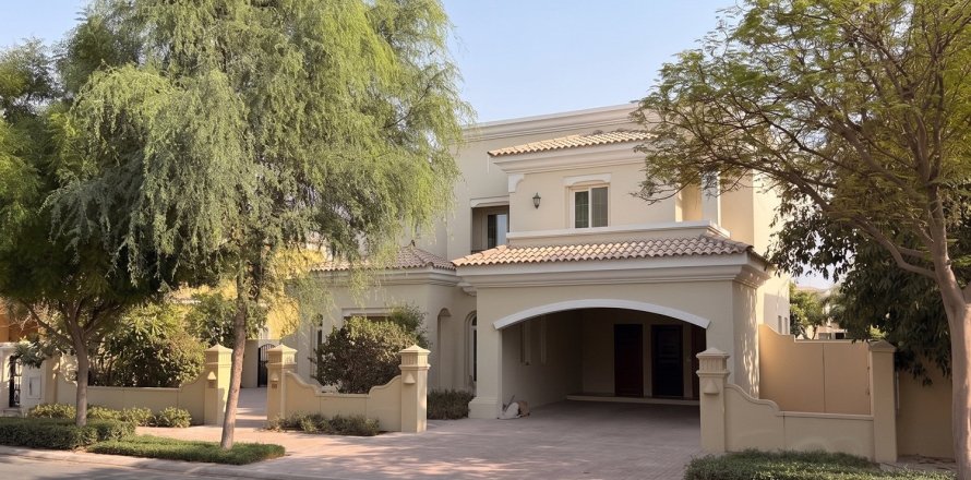 Villa de 4 dormitorios en Arabian Ranches, UAE No. 215396
