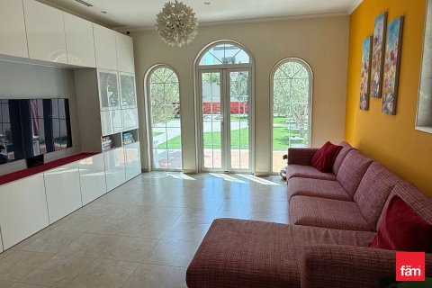 Вилла с 3 спальнями в Jumeirah Park, ОАЭ №164460 7
