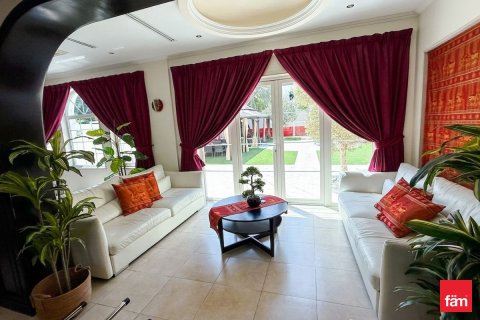 Вилла с 3 спальнями в Jumeirah Park, ОАЭ №164460 6