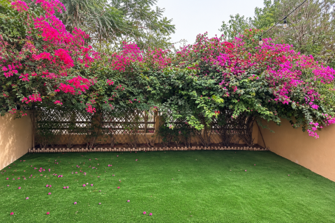 3 bedrooms Townhouse in North Village, UAE No. 196483