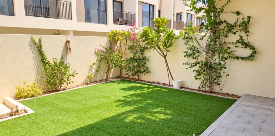 Townhouse de 3 chambres à EMAAR South, UAE No. 220968