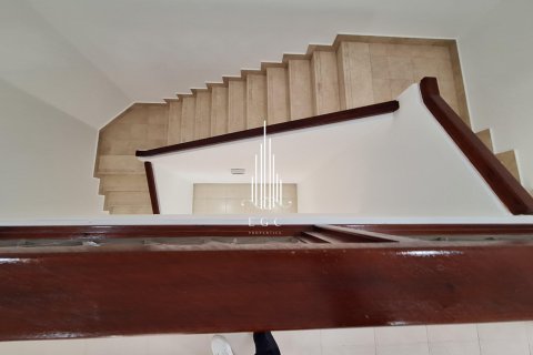 Villa de 4 dormitorios en Abu Dhabi Gate City, UAE No. 36641 24