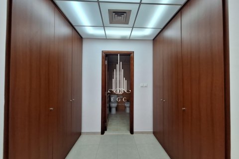 Villa de 4 dormitorios en Abu Dhabi Gate City, UAE No. 36641 25