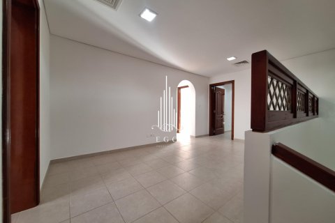 Villa de 4 dormitorios en Abu Dhabi Gate City, UAE No. 36641 13