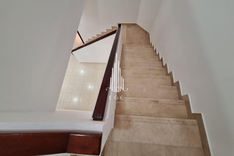 Villa de 4 dormitorios en Abu Dhabi Gate City, UAE No. 36641 23