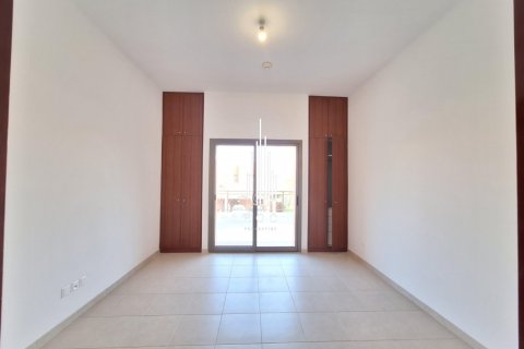 Villa de 4 dormitorios en Abu Dhabi Gate City, UAE No. 36641 15