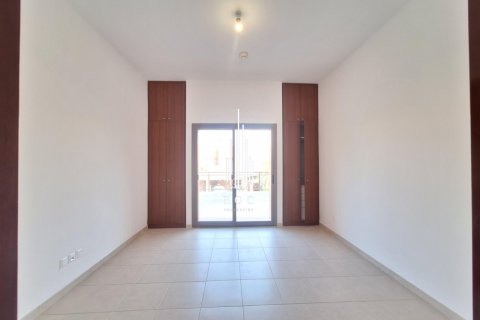Villa de 4 dormitorios en Abu Dhabi Gate City, UAE No. 36641 14