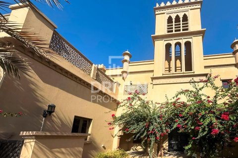 4 bedrooms Villa in Canal Cove Villas, UAE No. 212799 9